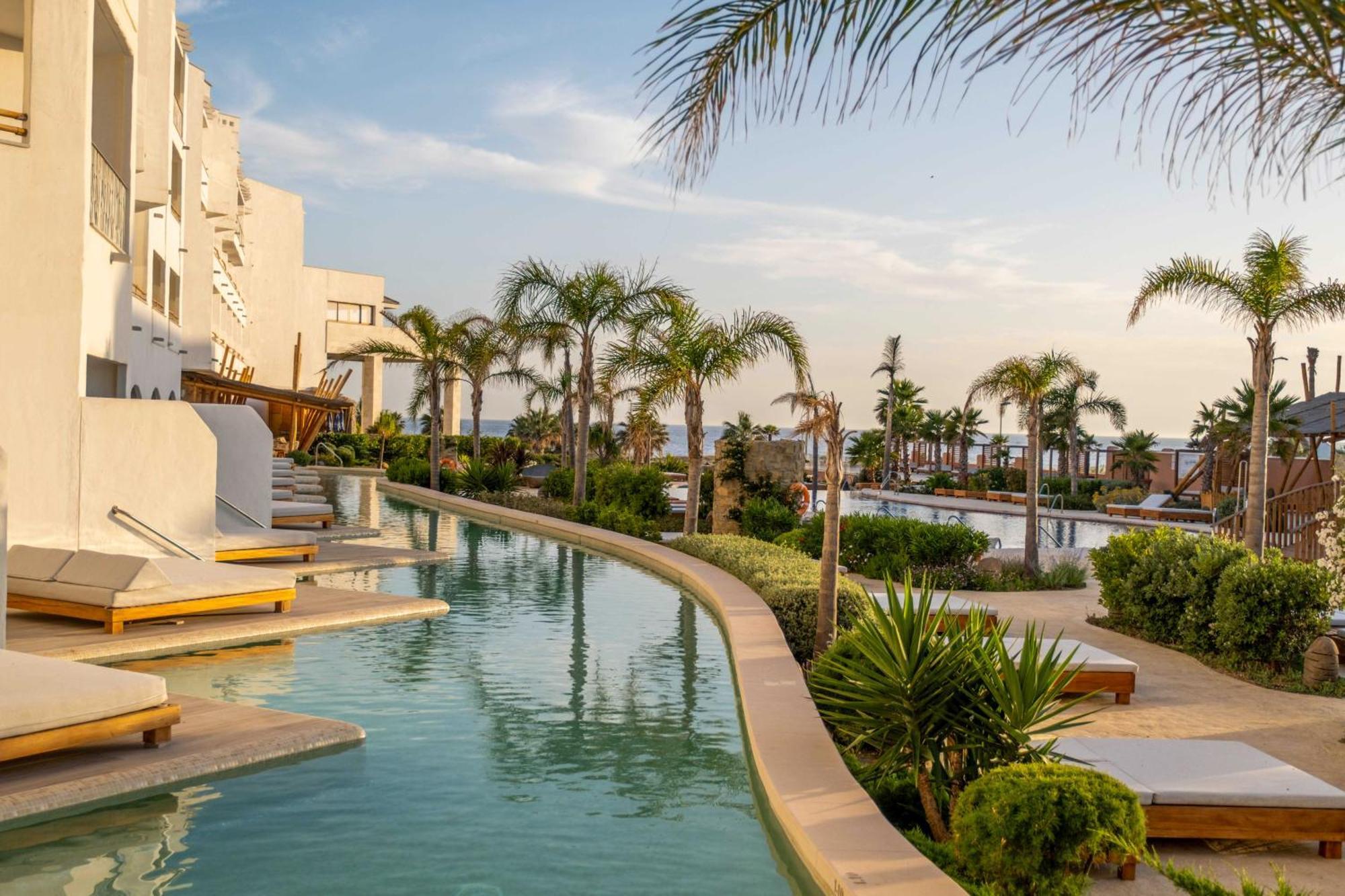 Zahara Beach & Spa By Qhotels - Adults Recommended ساهارا ذي لوس أتونِس المظهر الخارجي الصورة The hotel's pool