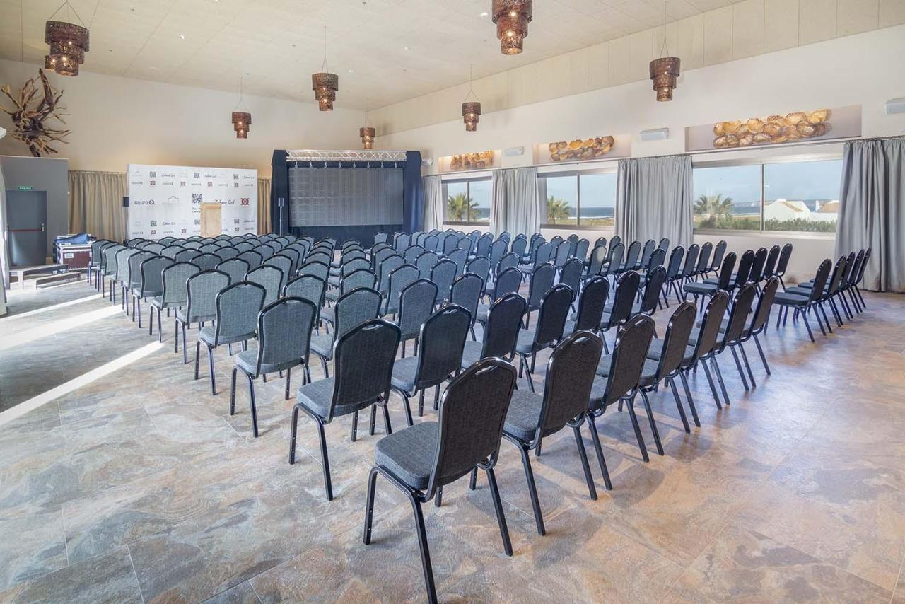 Zahara Beach & Spa By Qhotels - Adults Recommended ساهارا ذي لوس أتونِس المظهر الخارجي الصورة The conference room at the hotel