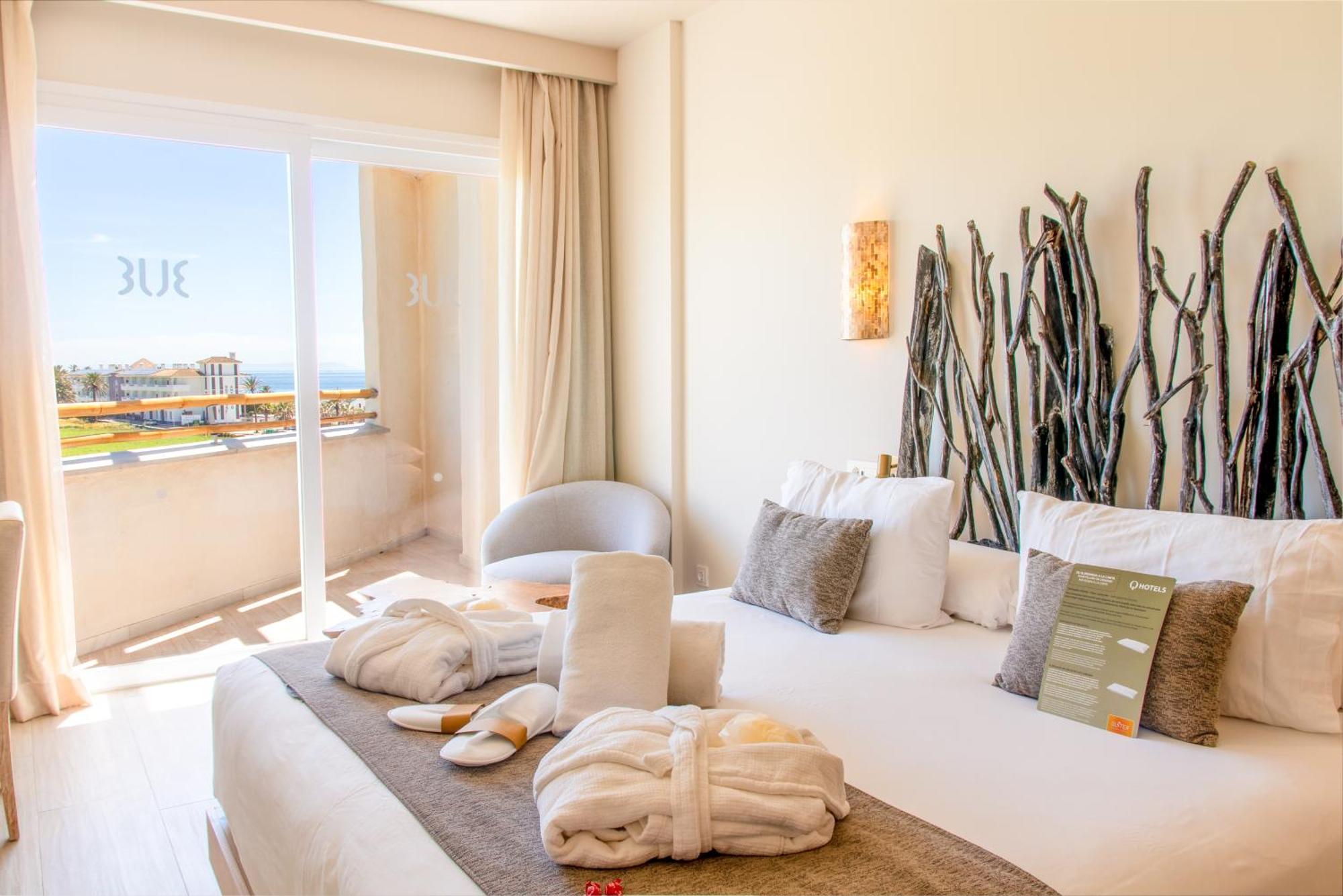 Zahara Beach & Spa By Qhotels - Adults Recommended ساهارا ذي لوس أتونِس المظهر الخارجي الصورة A room at the Blue Sea Costa Brava resort